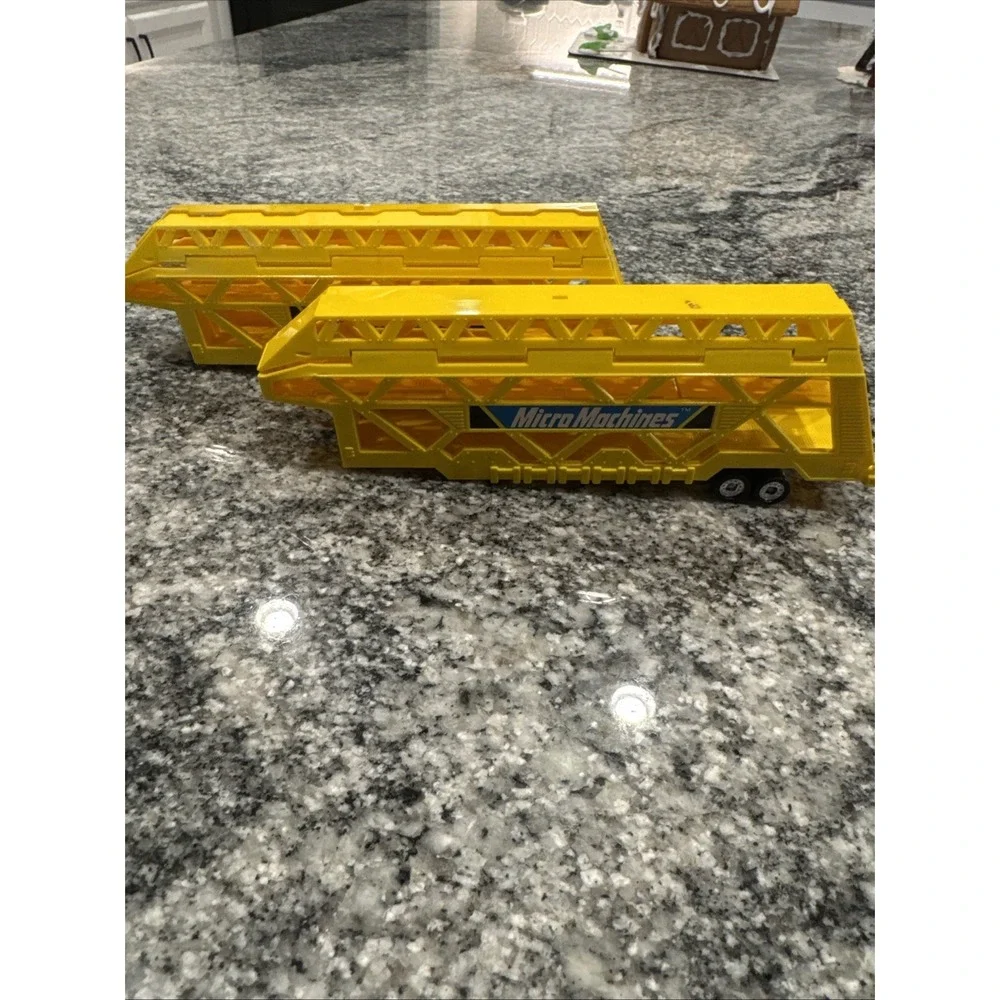 Galoob Micro‎ Machines 2 Big Rig Hauler Car Carrier Yellow Trailer Enclosed